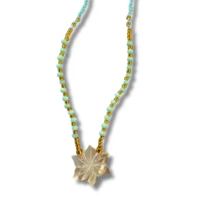 Collana Fiore madreperla e perline di vetro