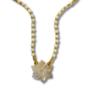 Collana Fiore madreperla e perline di vetro