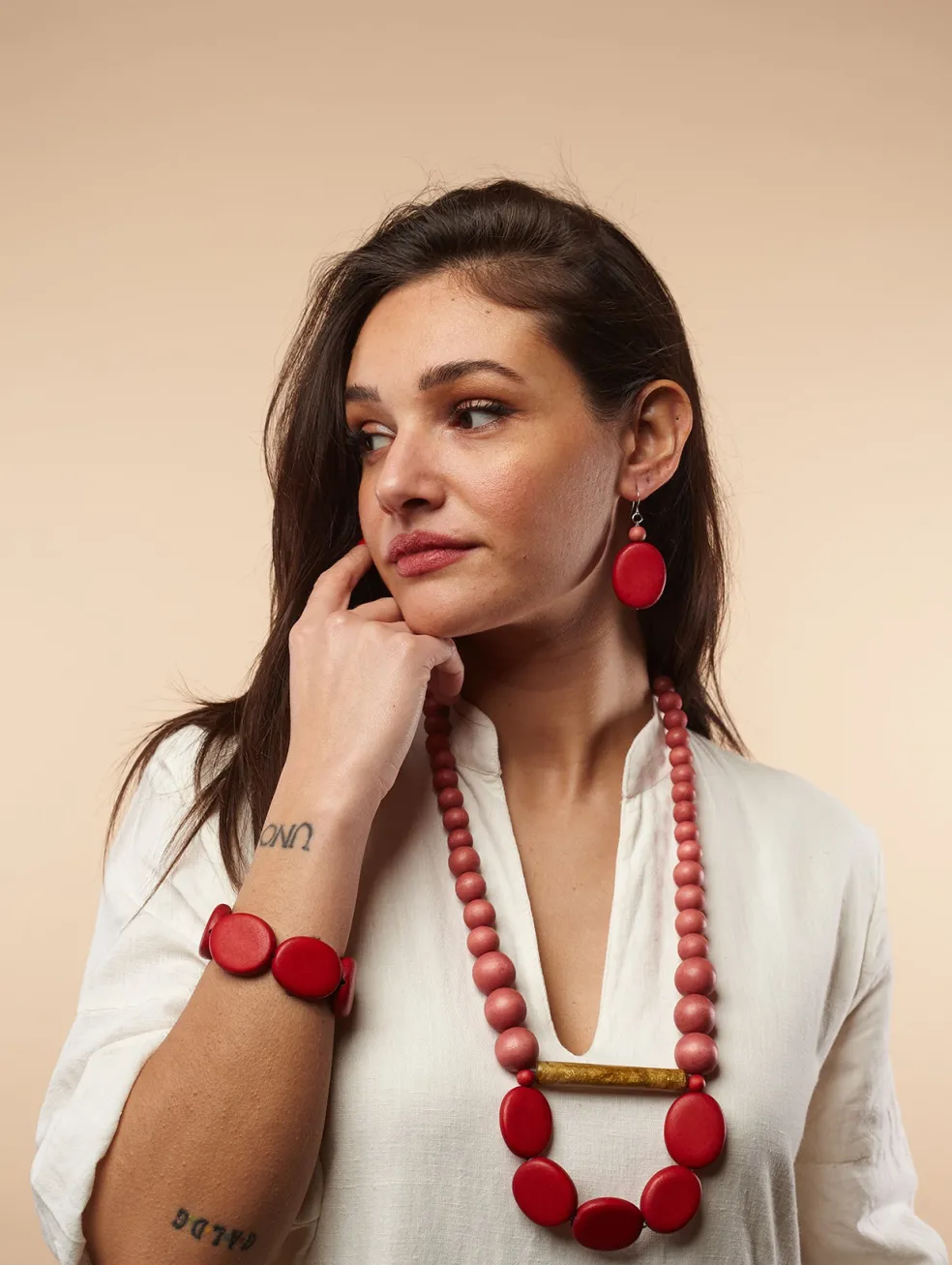 orecchini_leggeri_legno_d_1.webp Orecchini leggeri, legno Dovie, costume jewelry
