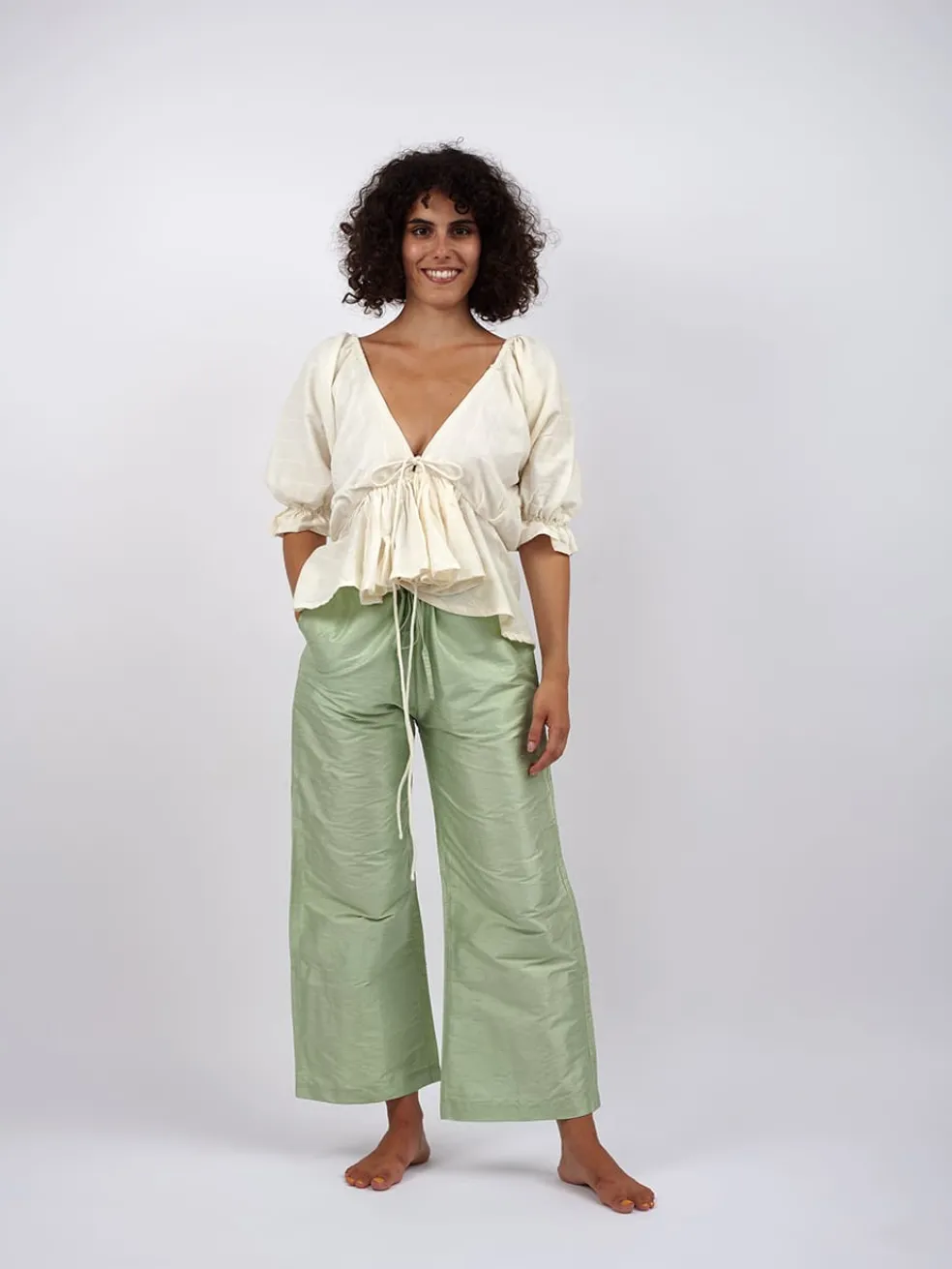 pantaloni_verdi_kamal_in__0.webp Pantaloni Verdi Kamal in Seta Grezza