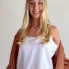 Top Yara Lino
