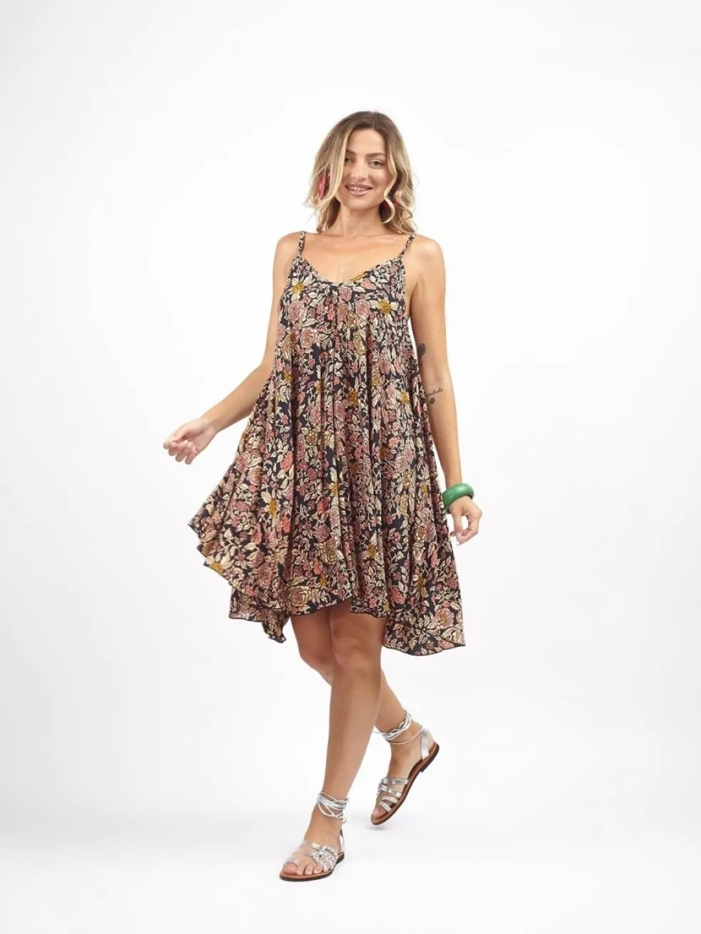 vestito_corto_rayon_con_b_3.webp Vestito corto rayon con bretelline a ruota Yola