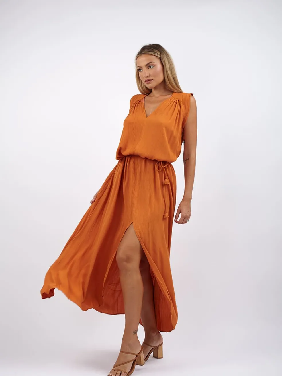 vestito_lungo_daphne_1.webp Vestito lungo Daphne