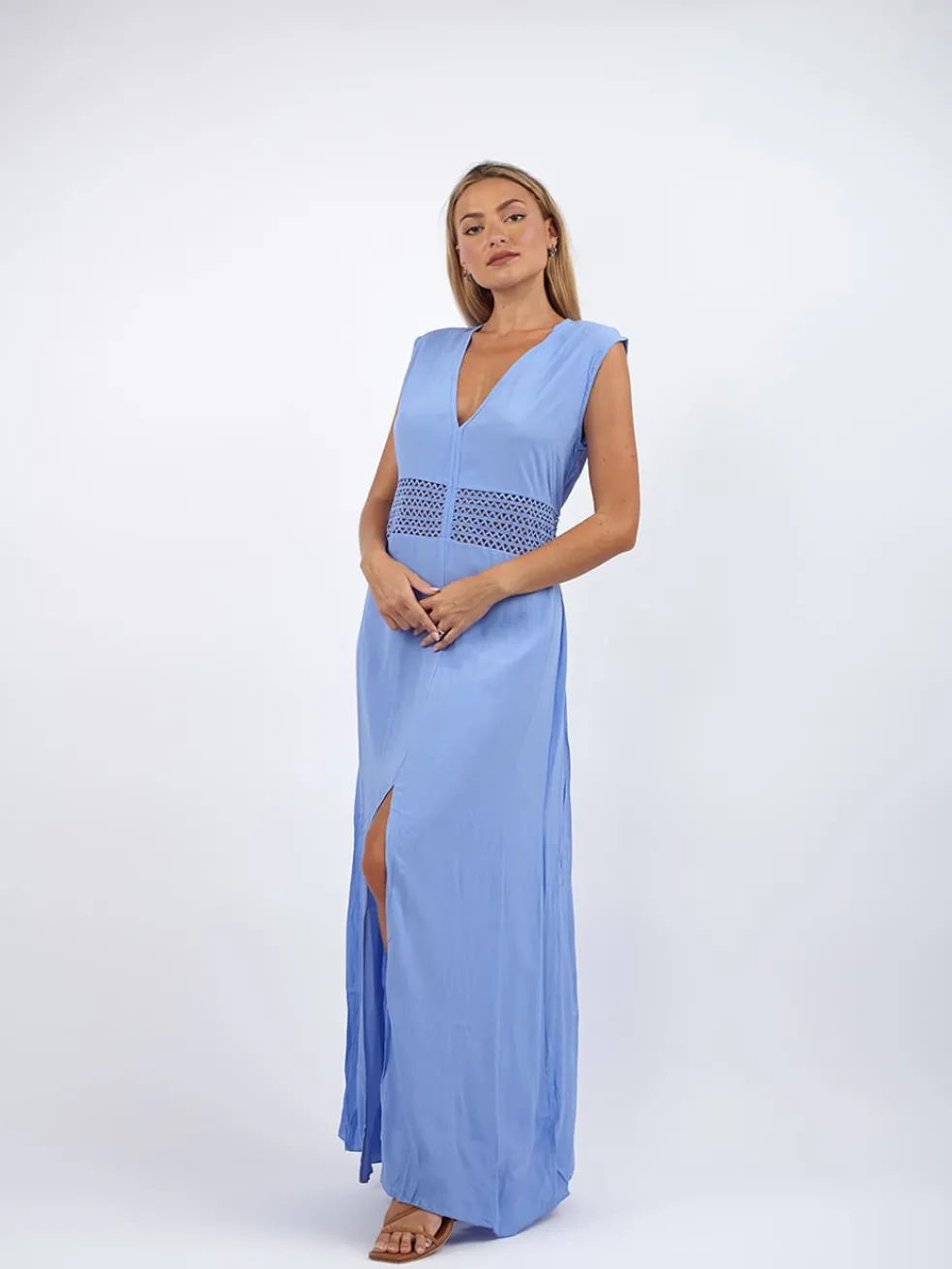 vestito_lungo_elegante_de_2.webp Vestito lungo elegante dettaglio ricamo Olena