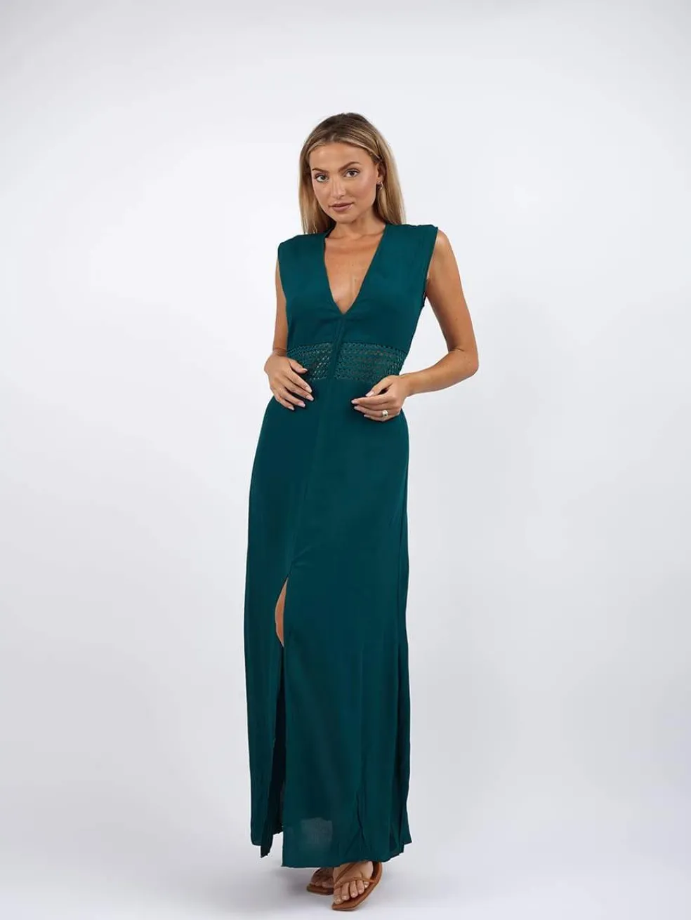 vestito_lungo_elegante_de_3.webp Vestito lungo elegante dettaglio ricamo Olena
