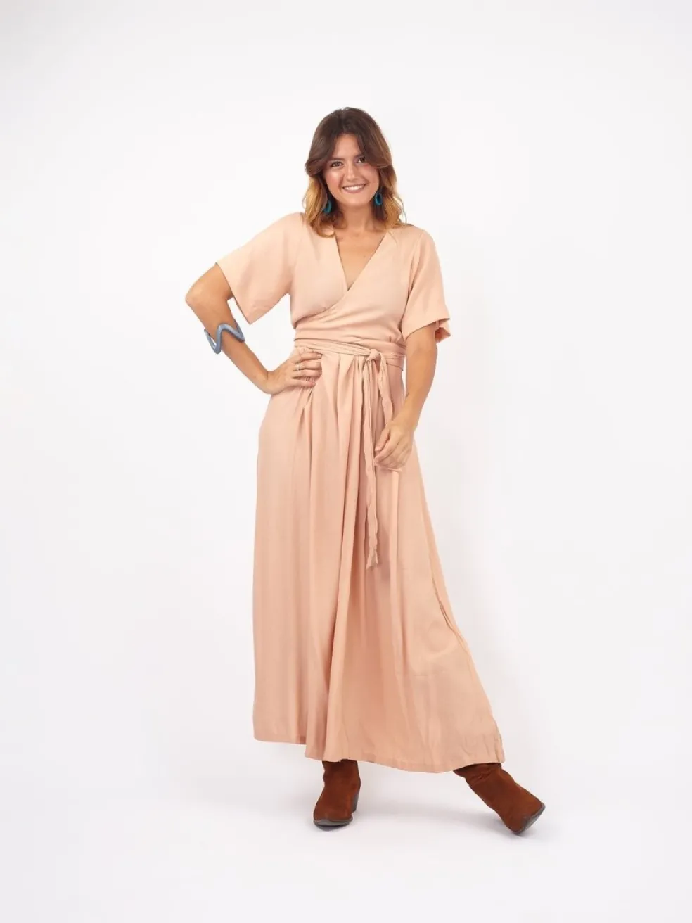 vestito_lungo_scollo_mode_2.webp Vestito lungo scollo modellabile con fusciacca Kris